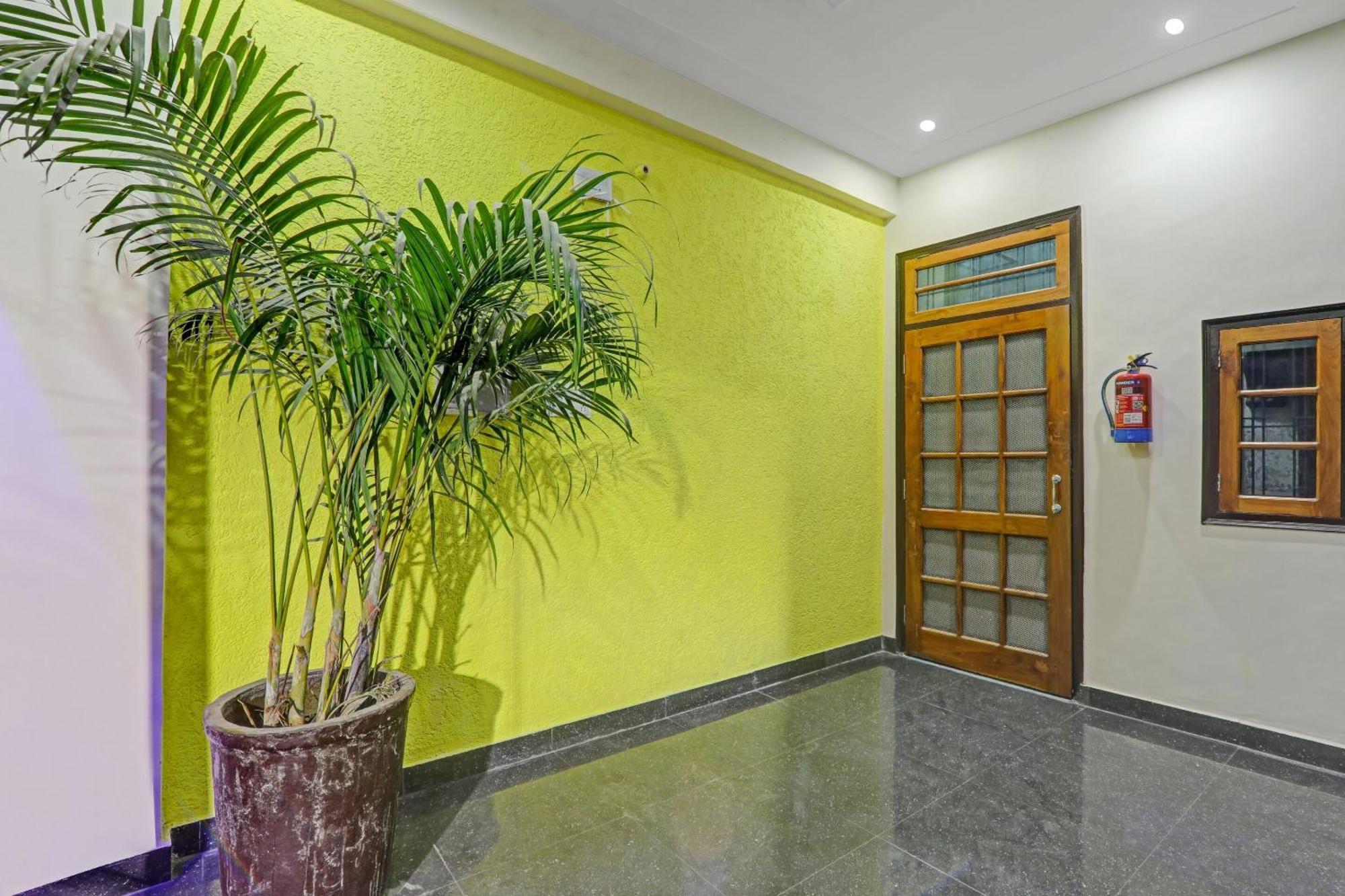 Hotel O R K Hotels Lucknow Exteriör bild